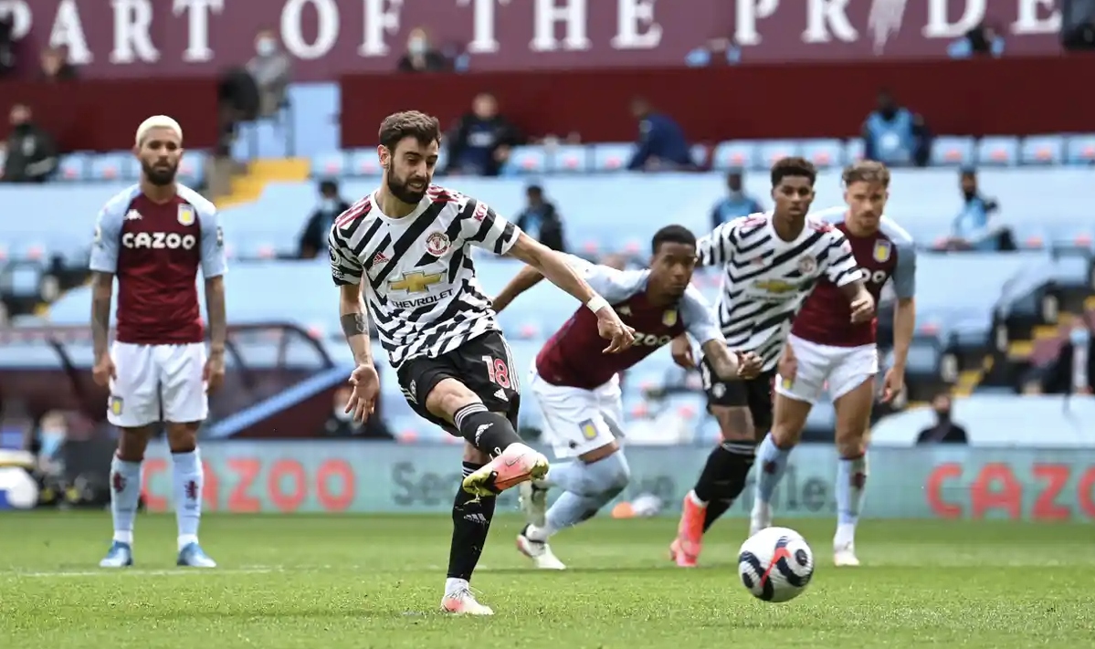 Ngược dòng giành thắng lợi 3-1 trên sân Aston Villa, MU trì hoãn ngày vui của Man City